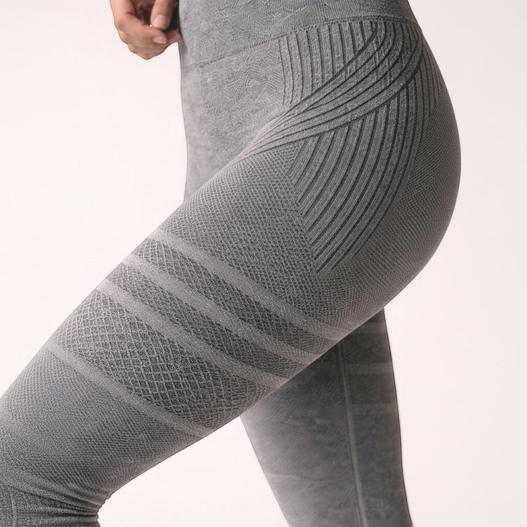 Cellu-shaping grey textured leggings with 3D effect and anti-cellulite properties.